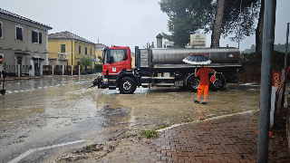 Maltempo su Pesaro, il sindaco Biancani: "Squadre al lavoro dalle 5, situazione critica a Villa Caprile"